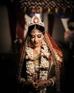 Read more about the article The Timeless Beauty of the Women’s Bri...